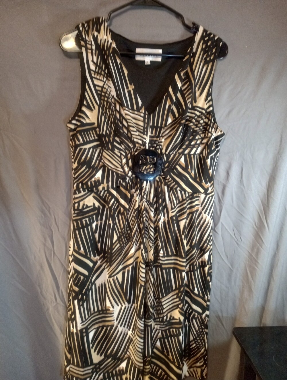 Studio 1 Sleeveless Black & Cream Patterned V-Neck Dress